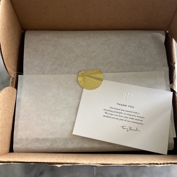 TORY BURCH Kira Chevron Metallic Bi-fold Wallet - Picture 8 of 8